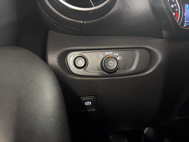 Used 2020 Chevrolet Blazer LT FWD image 22