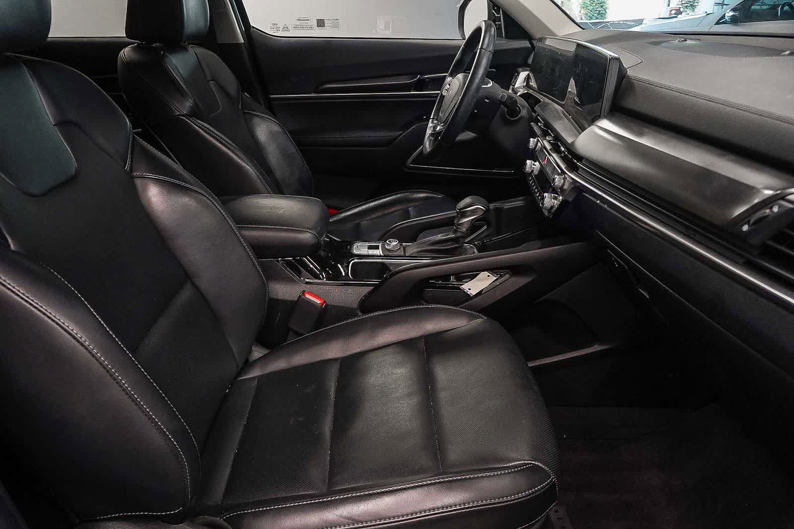 Used 2024 Kia Telluride LX FWD image 19
