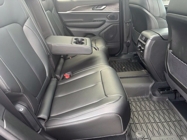 New 2026 Jeep Grand Cherokee Limited w/ Limited Altitude Package AWD/4WD image 19