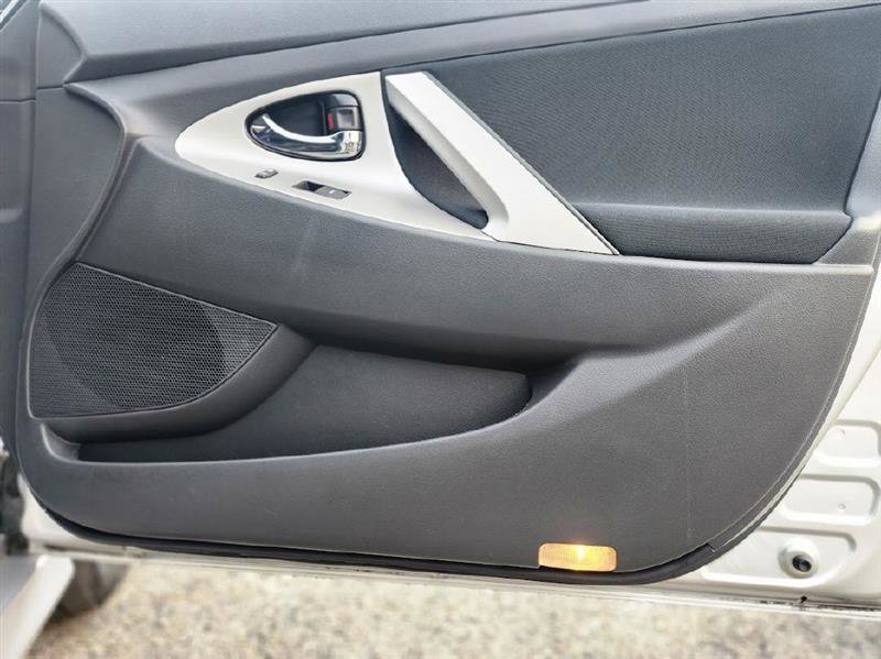 Used 2010 Toyota Camry SE image 10