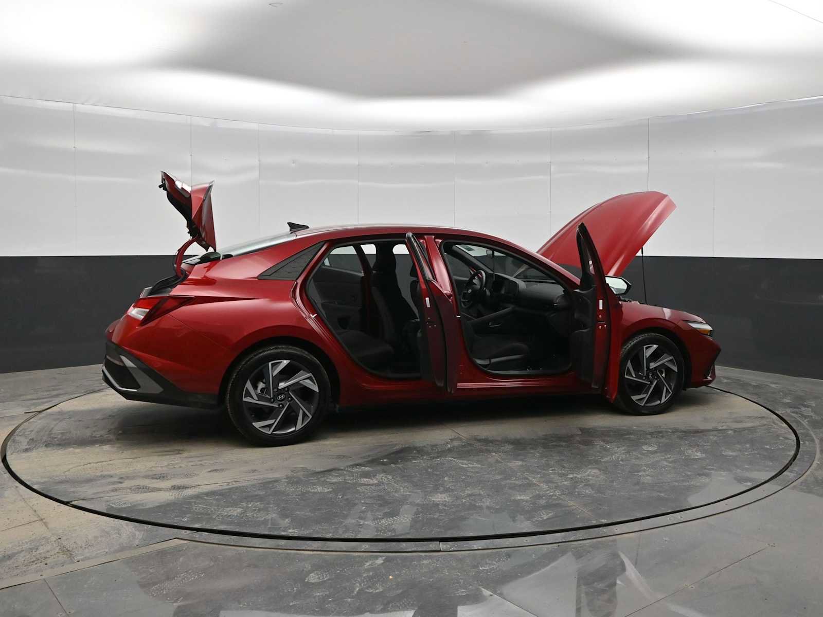 Certified 2025 Hyundai Elantra Sport image 40