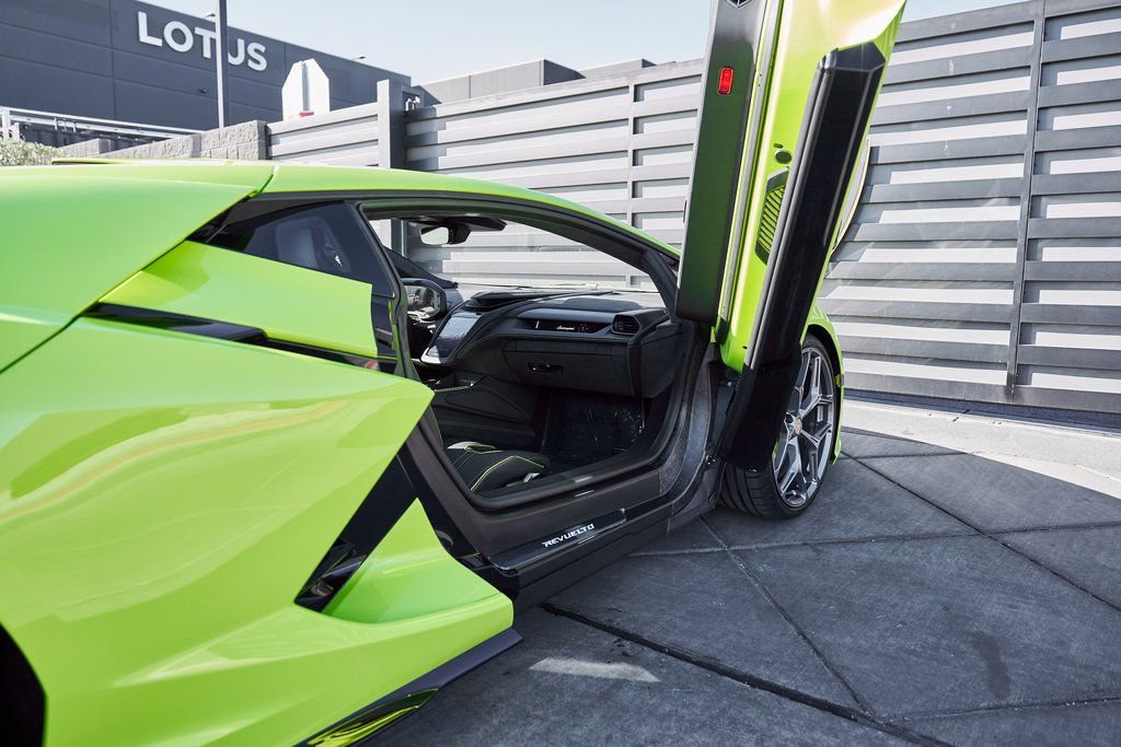 Used 2025 Lamborghini Revuelto image 33