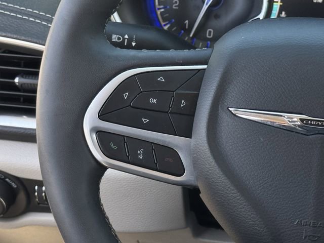 Used 2024 Chrysler Pacifica Limited image 17
