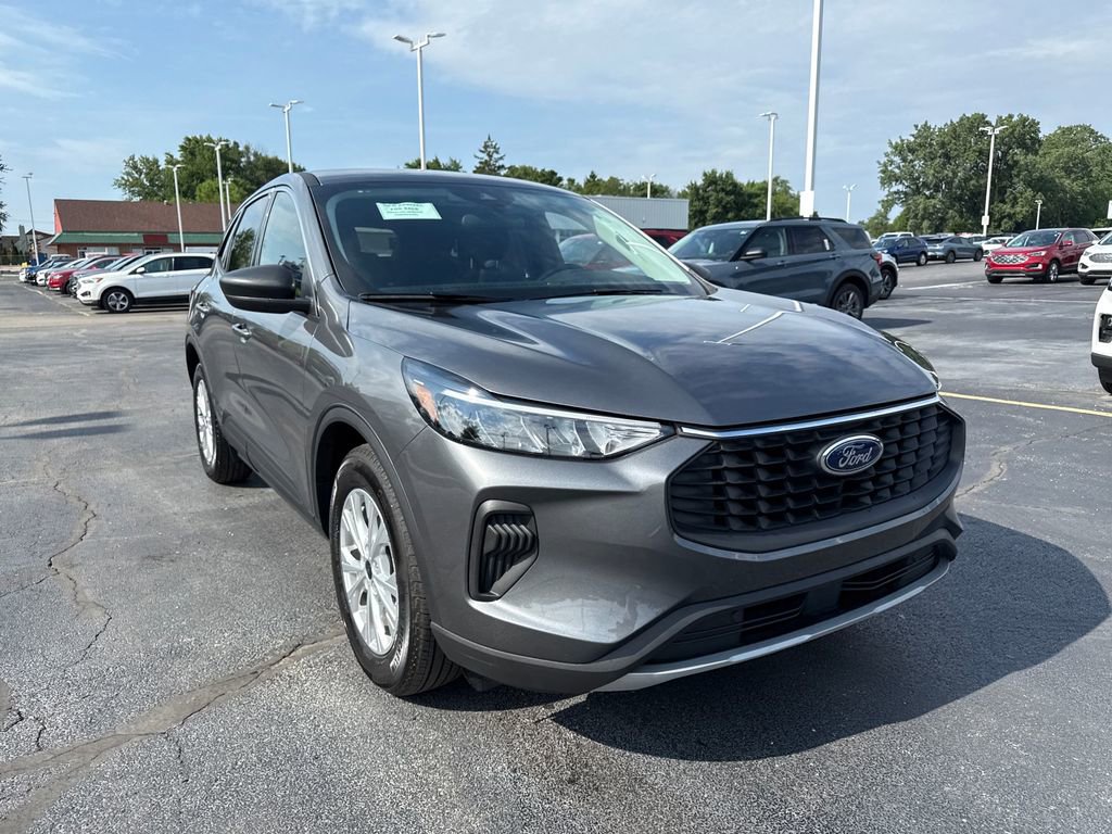 Used 2023 Ford Escape Active w/ Cold Weather Package image 4