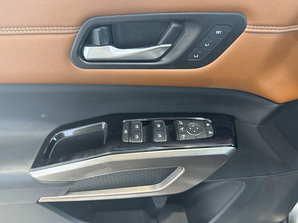 Used 2023 Nissan Pathfinder Platinum w/ Lighting Package (N93) image 18