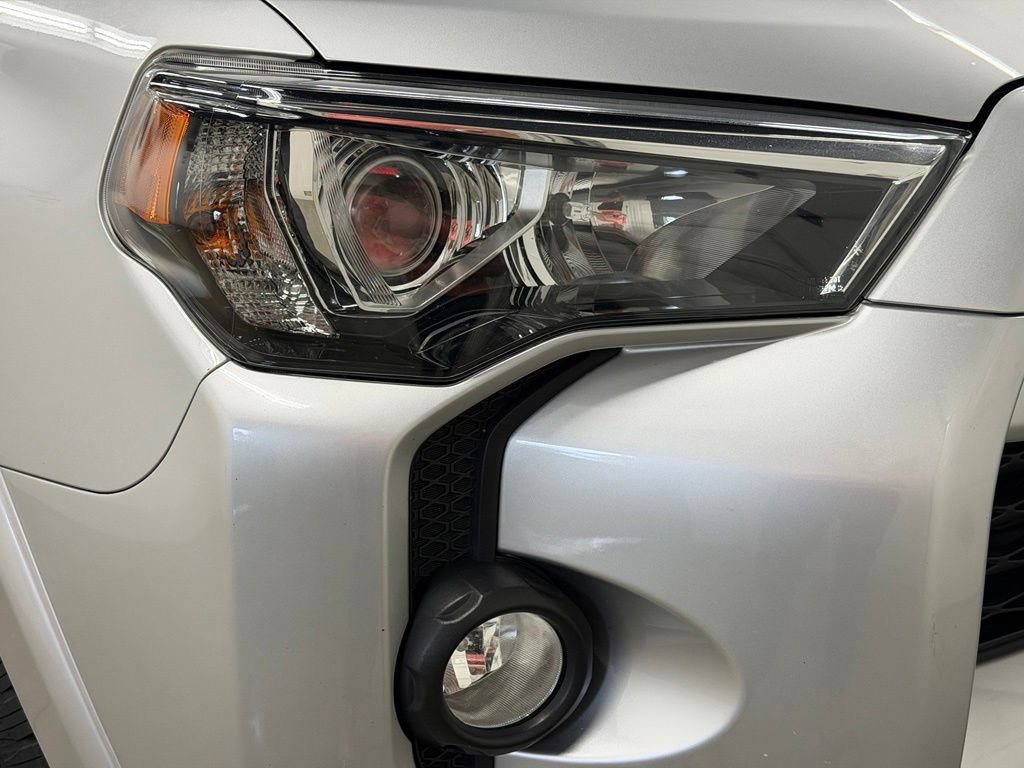 Used 2020 Toyota 4Runner SR5 AWD/4WD image 13