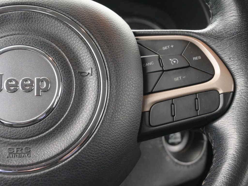 Used 2017 Jeep Renegade Latitude FWD image 29