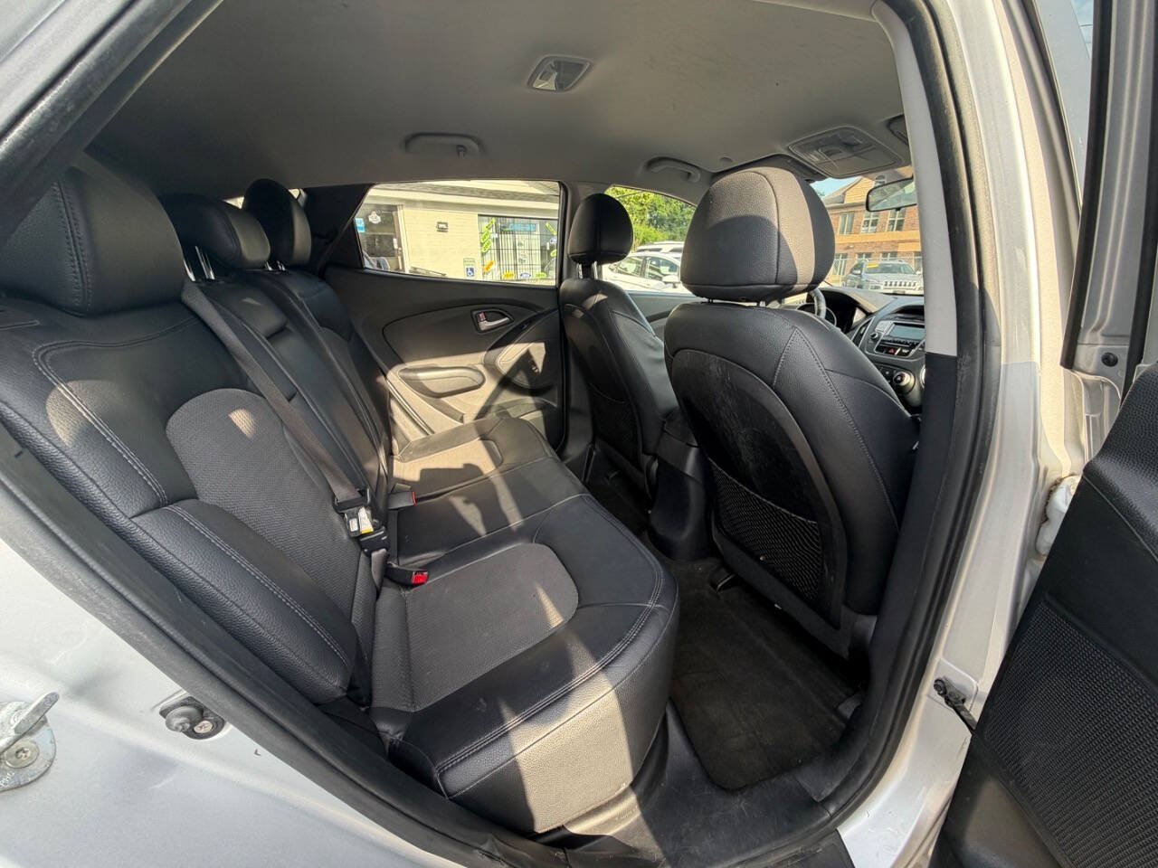 Used 2011 Hyundai Tucson GLS AWD/4WD image 17