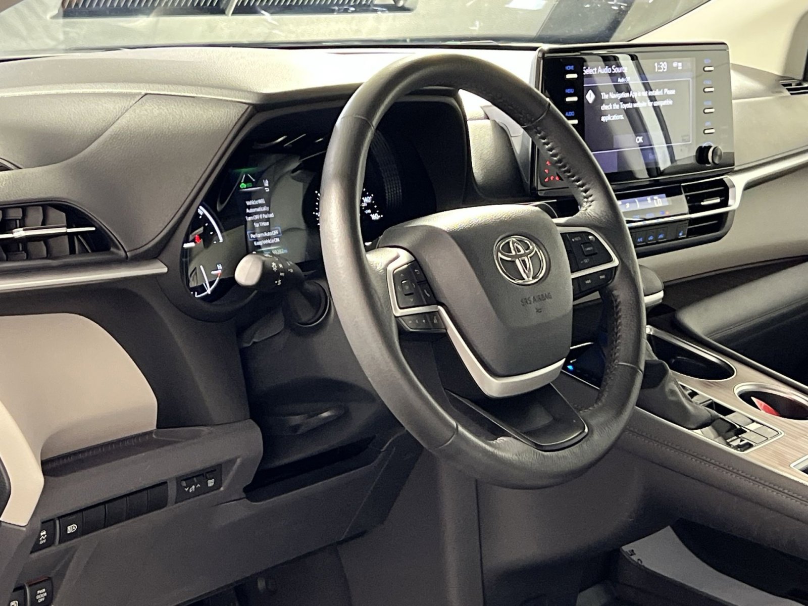 Used 2024 Toyota Sienna XLE image 16