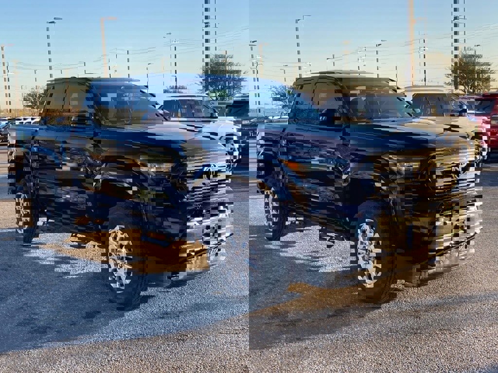 Certified 2025 Toyota Tacoma SR5 image 3