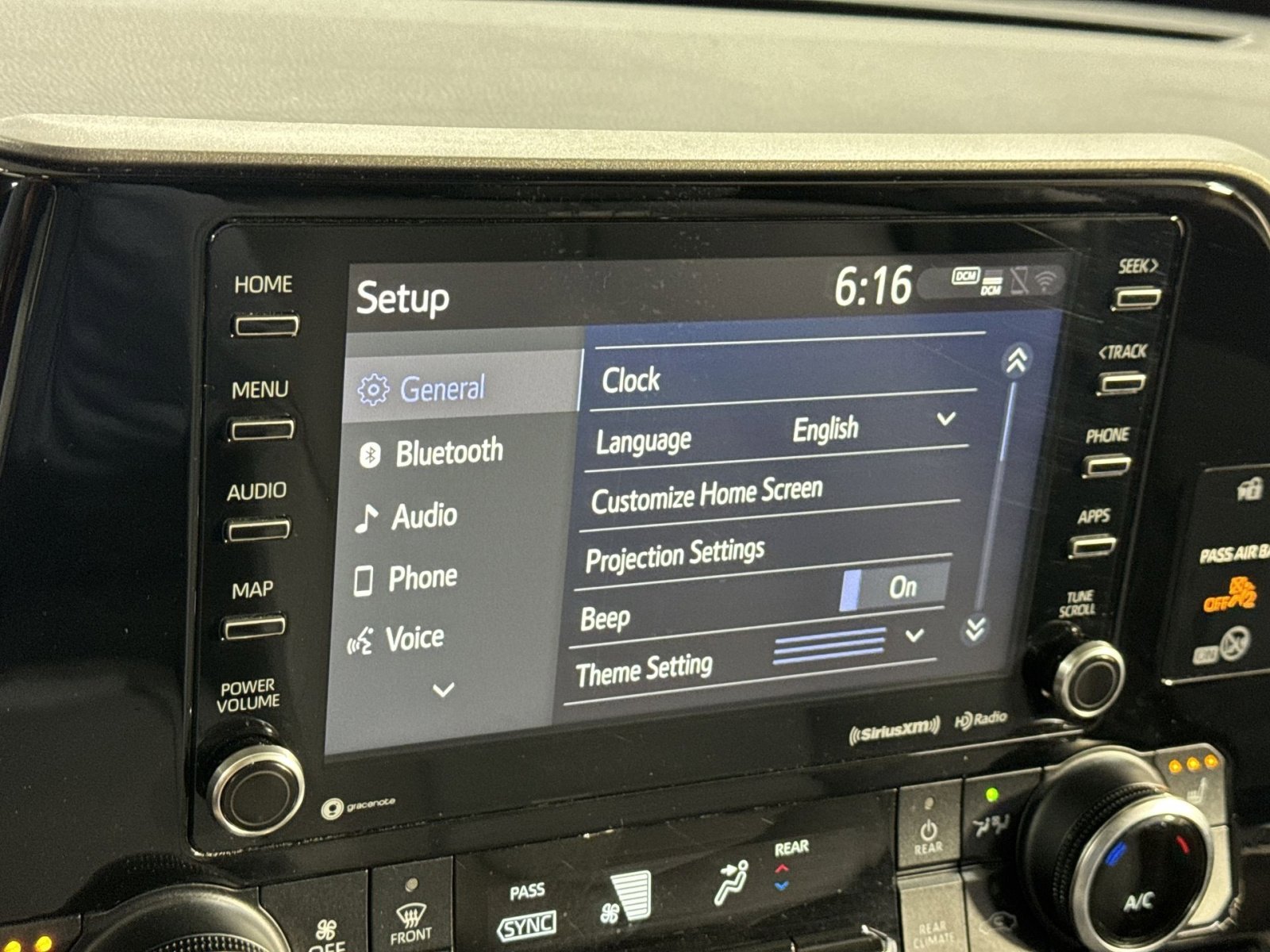 Used 2022 Toyota Highlander XLE image 24