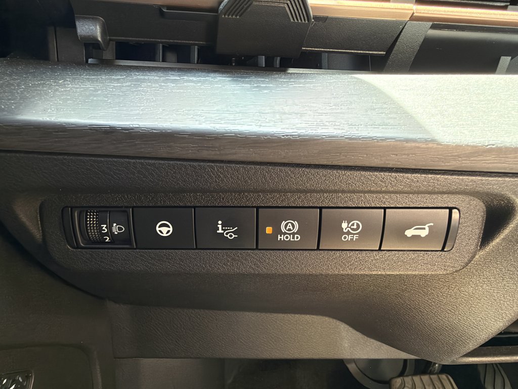 Used 2025 Nissan Ariya FWD image 25