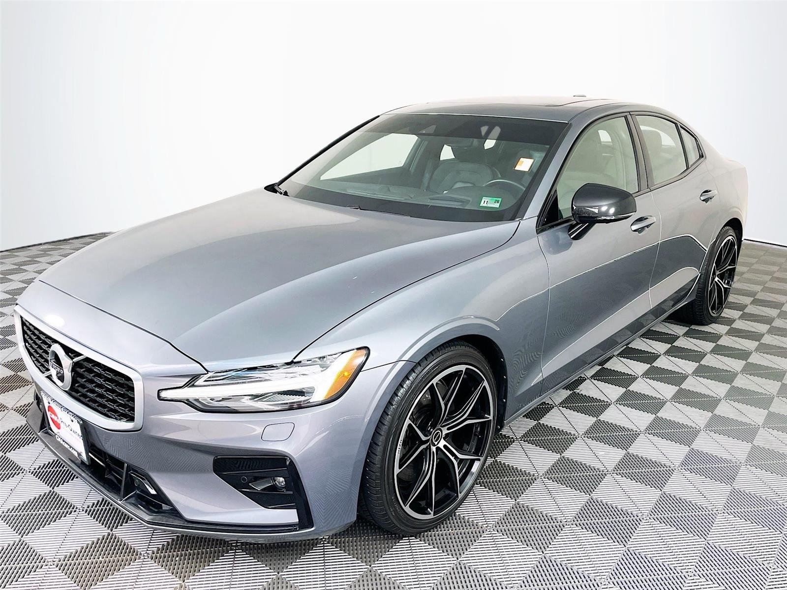 Used 2019 Volvo S60 T6 R-Design AWD/4WD image 3