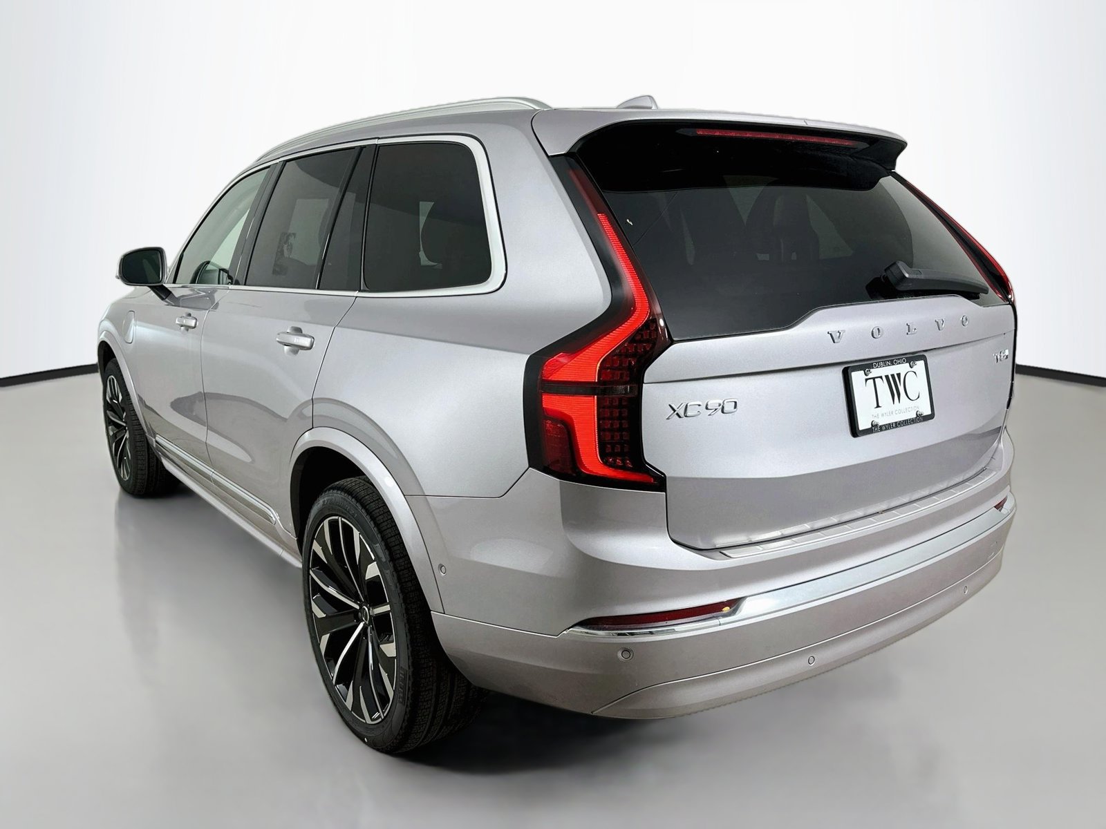 New 2026 Volvo XC90 T8 Plus w/ Protection Package Premier AWD/4WD image 7