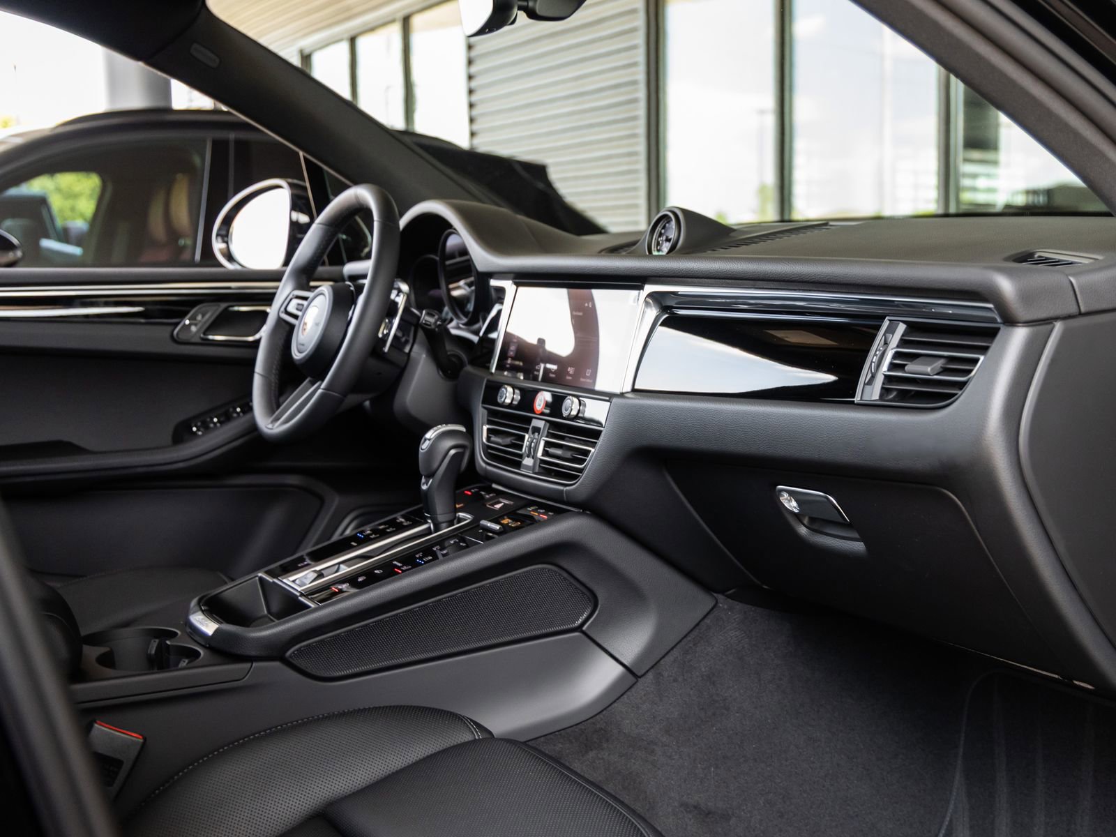 Certified 2026 Porsche Macan AWD/4WD image 45