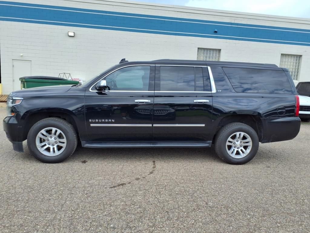 Used 2019 Chevrolet Suburban LT image 2