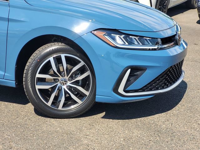 Used 2025 Volkswagen Jetta SE FWD image 9