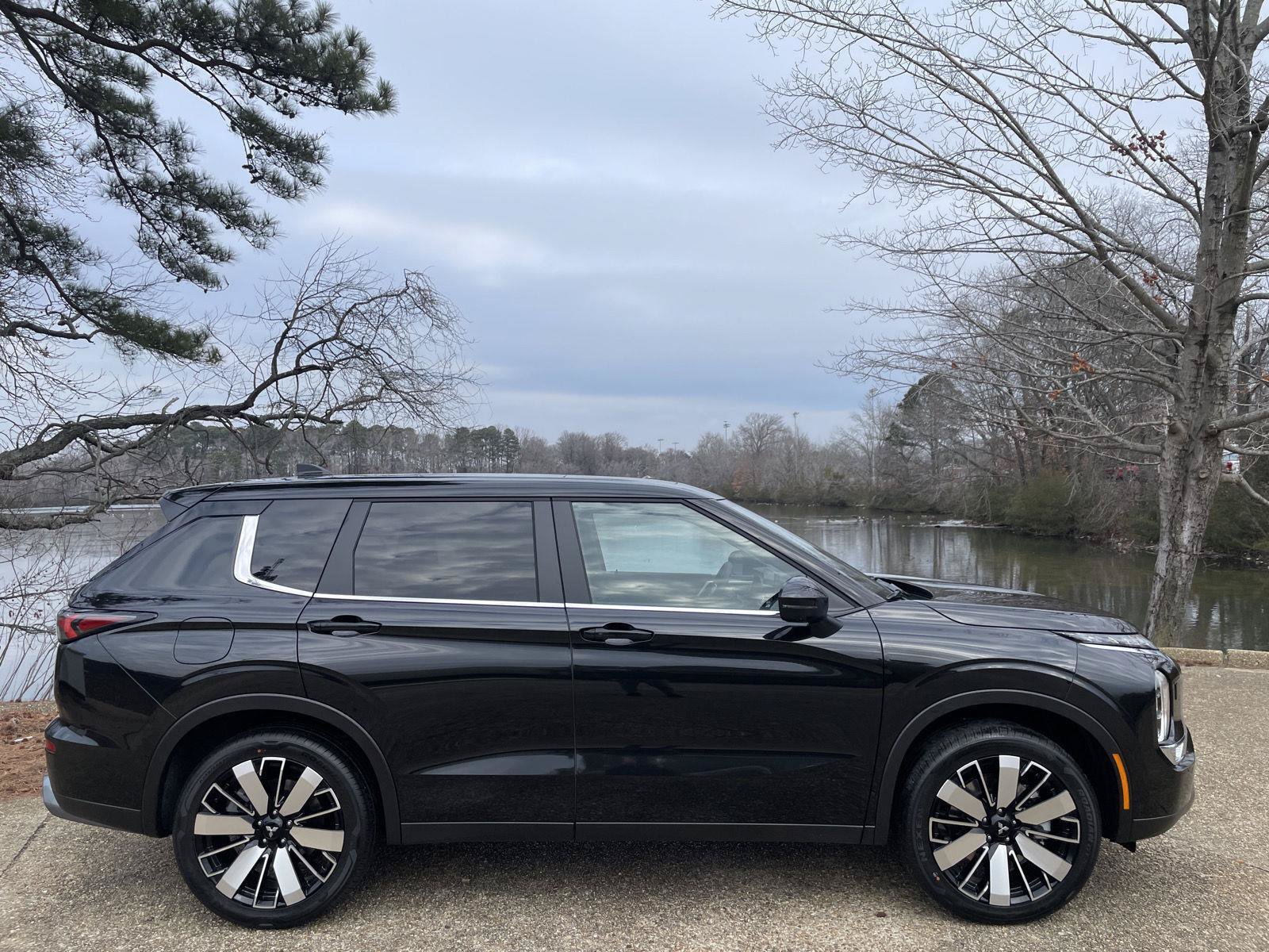 New 2026 Mitsubishi Outlander SE AWD/4WD image 3