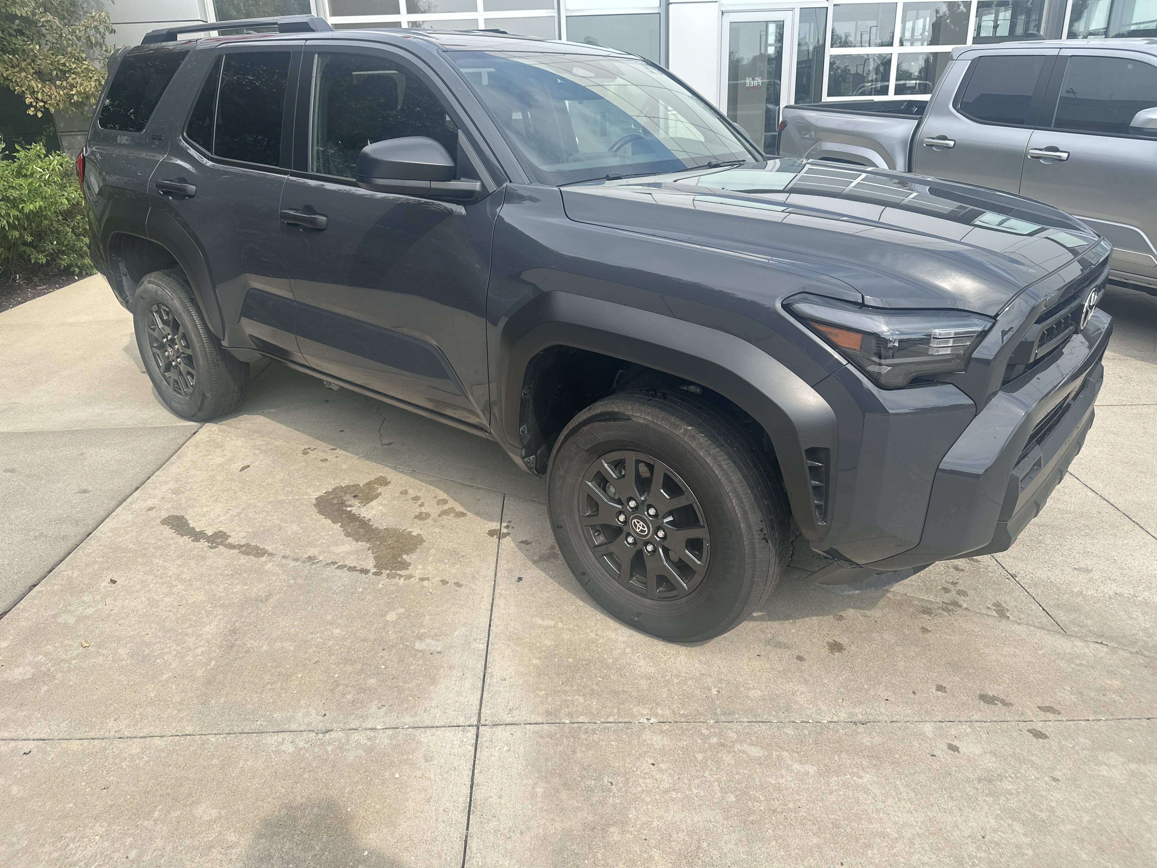 Used 2025 Toyota 4Runner SR5 AWD/4WD image 2