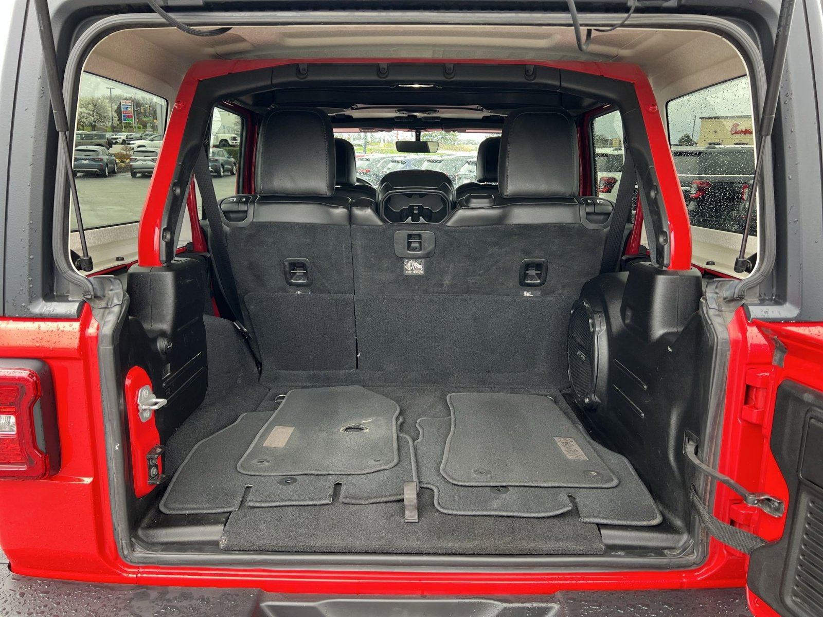 Used 2018 Jeep Wrangler Unlimited Sahara image 25