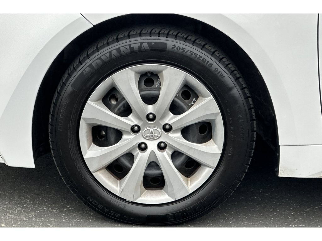 Used 2022 Toyota Corolla LE FWD image 29
