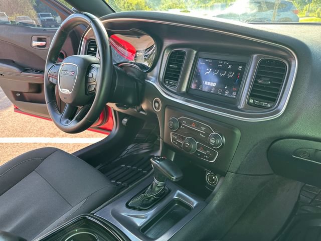 Used 2018 Dodge Charger SXT w/ Blacktop Package RWD image 35