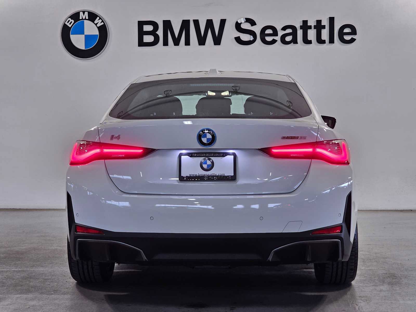 Used 2023 BMW i4 eDrive35 image 5