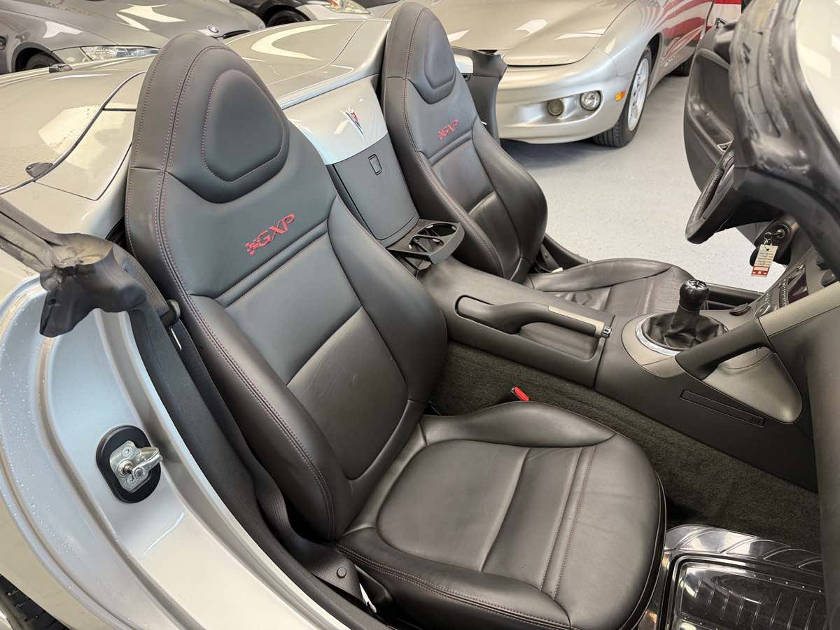 Used 2007 Pontiac Solstice GXP w/ Premium Package RWD image 22
