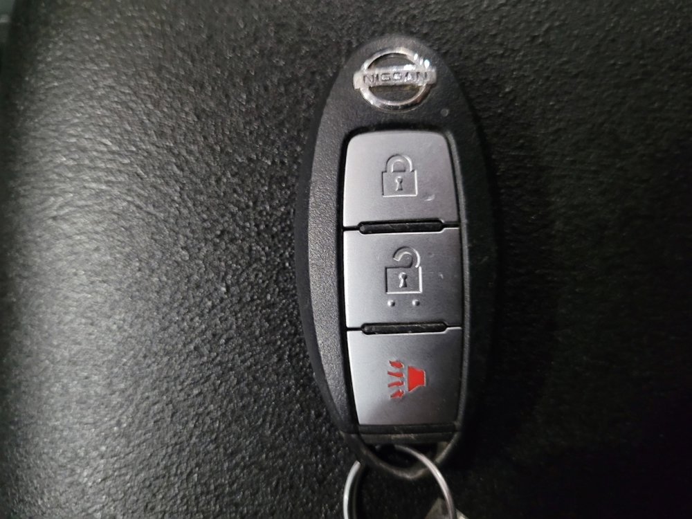 Used 2020 Nissan Pathfinder S image 32