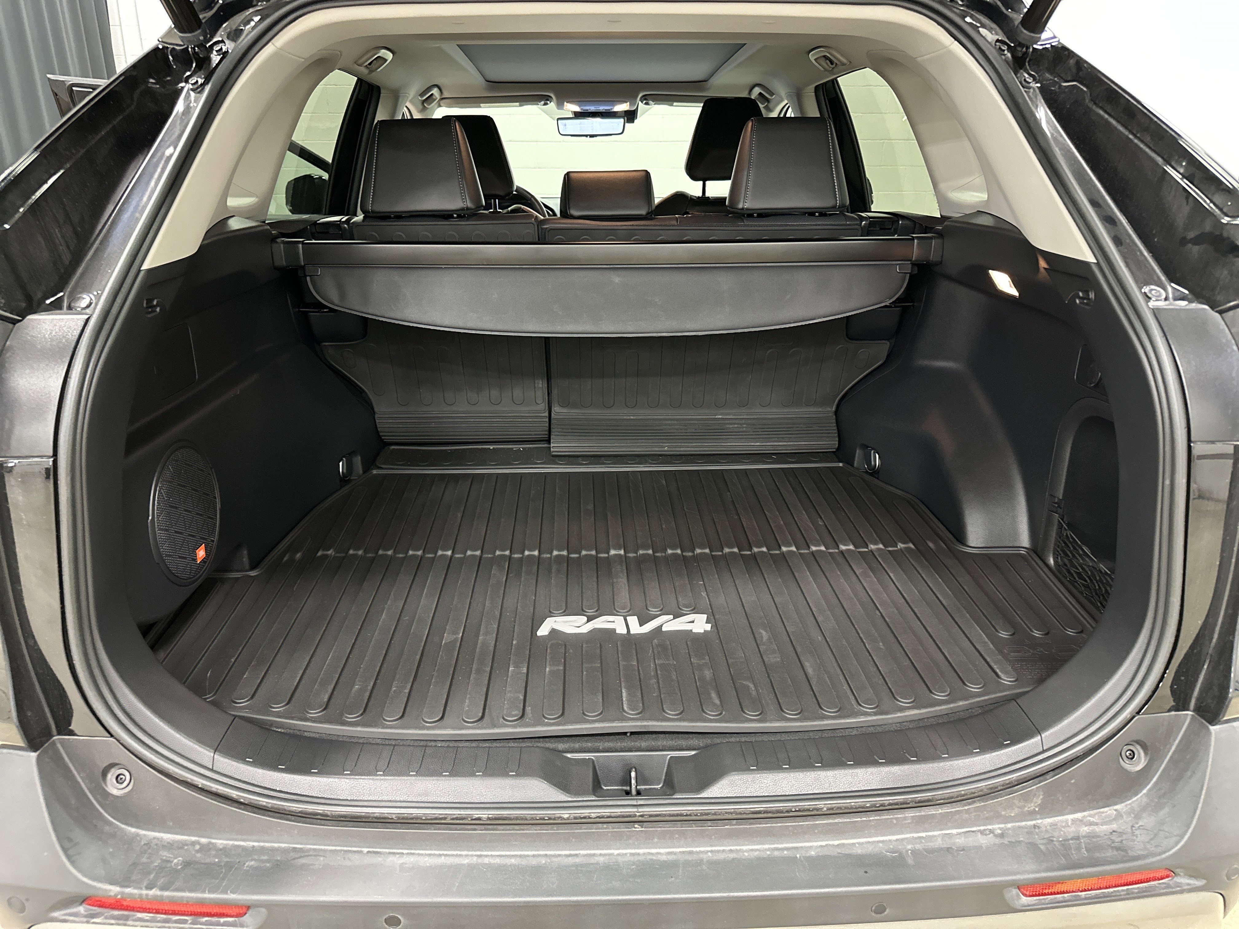 Used 2021 Toyota RAV4 Limited image 32