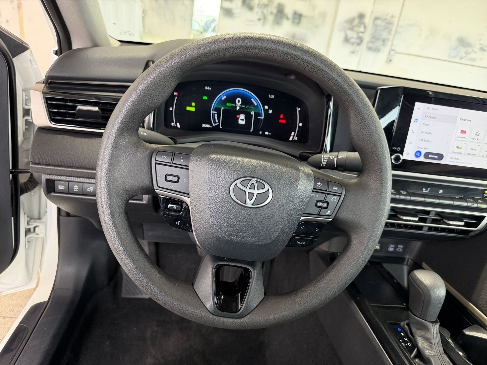 Used 2025 Toyota Camry LE image 27