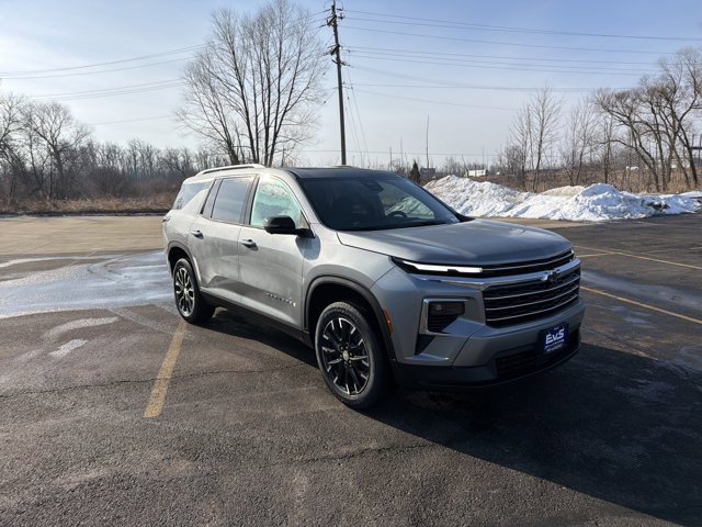 New 2026 Chevrolet Traverse LT image 3