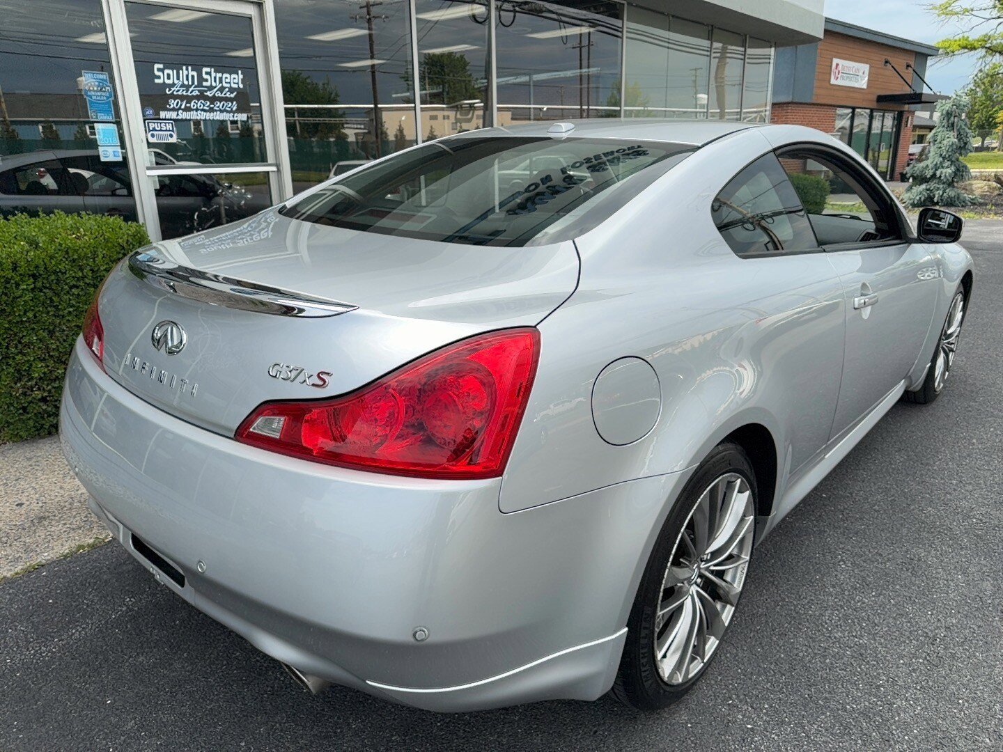 Used 2011 INFINITI G37 x Coupe w/ Premium Pkg AWD/4WD image 3