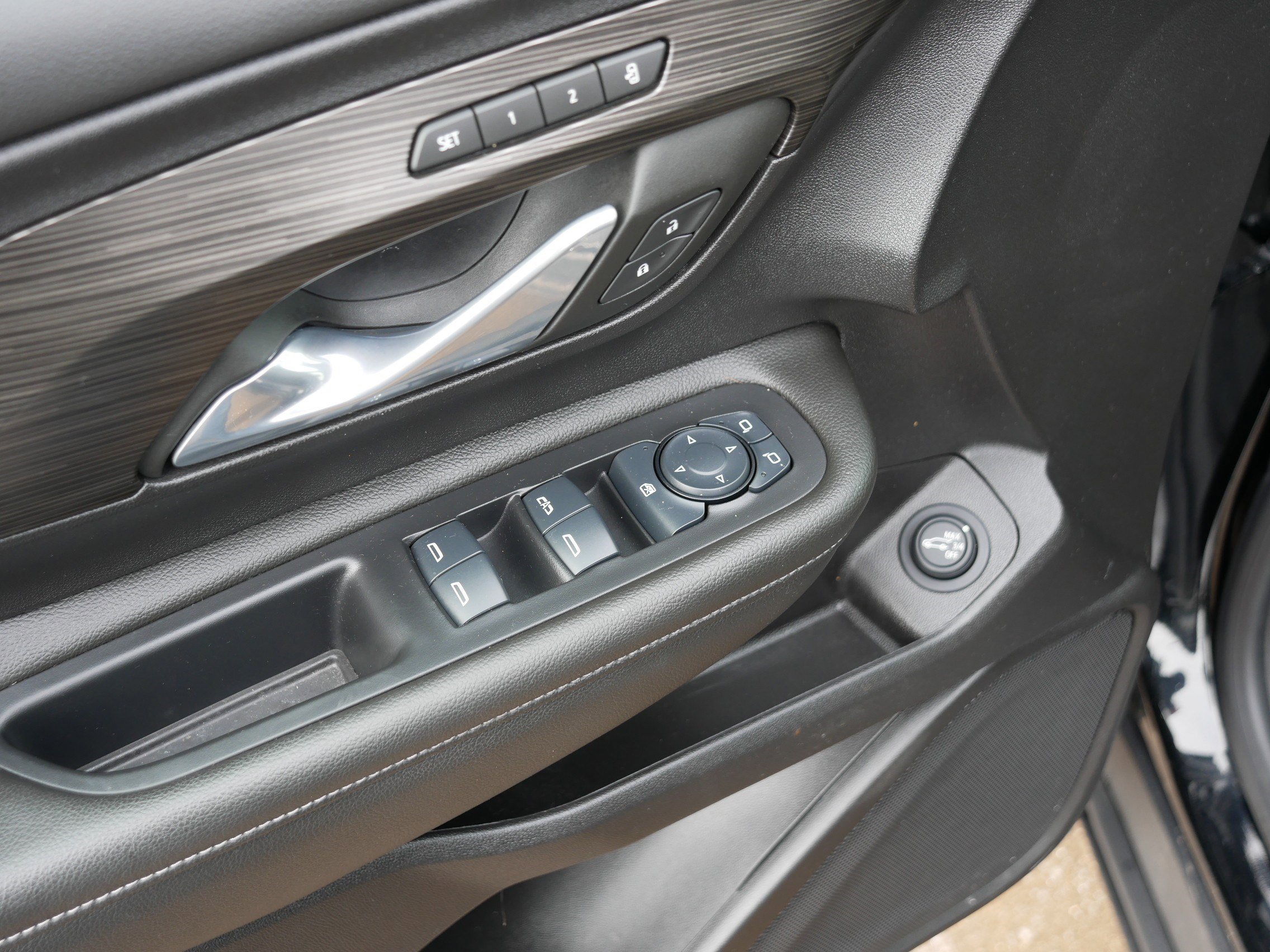 Used 2024 GMC Terrain SLT image 19