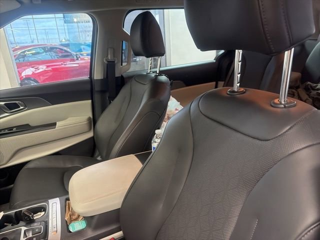 Certified 2024 Kia Carnival LX image 5