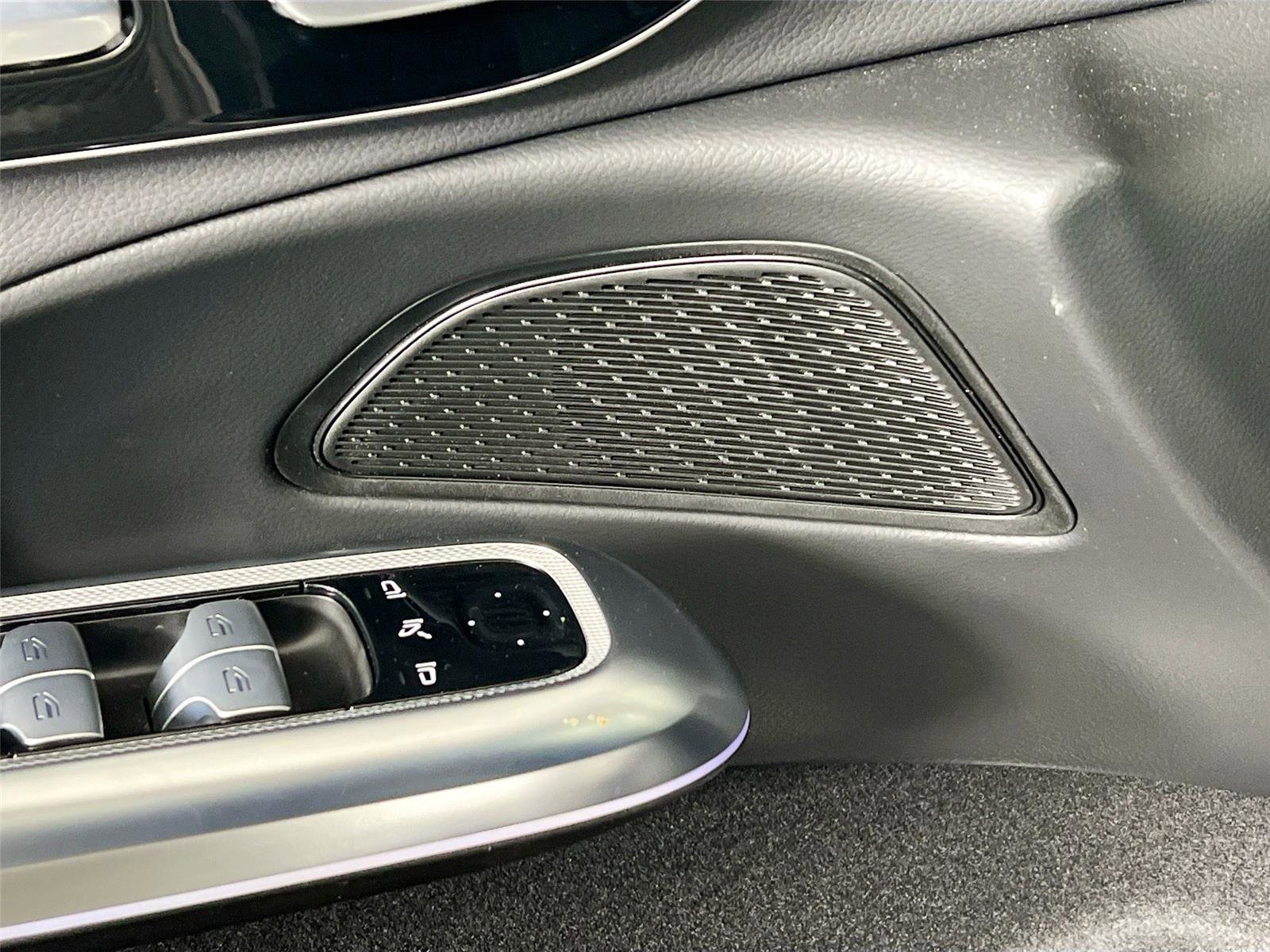 Used 2025 Mercedes-Benz E 350 4MATIC Sedan image 20