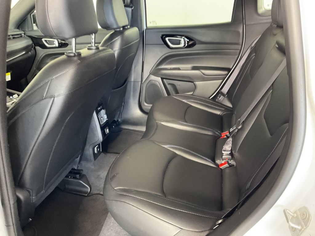 Used 2026 Jeep Compass Limited AWD/4WD image 19
