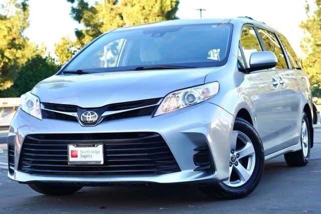 Used 2020 Toyota Sienna LE image 3
