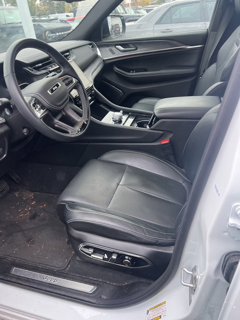 Used 2024 Jeep Grand Cherokee L Overland w/ Advanced Protech Group III image 8
