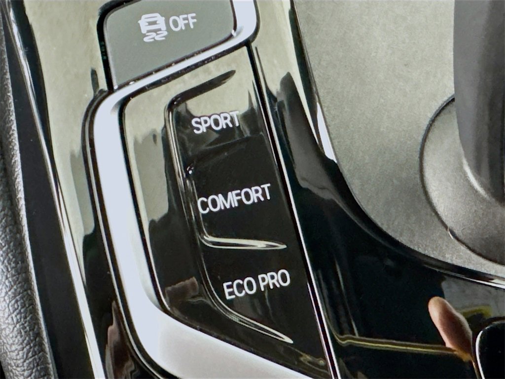 Used 2020 BMW 530i xDrive w/ Executive Package image 18