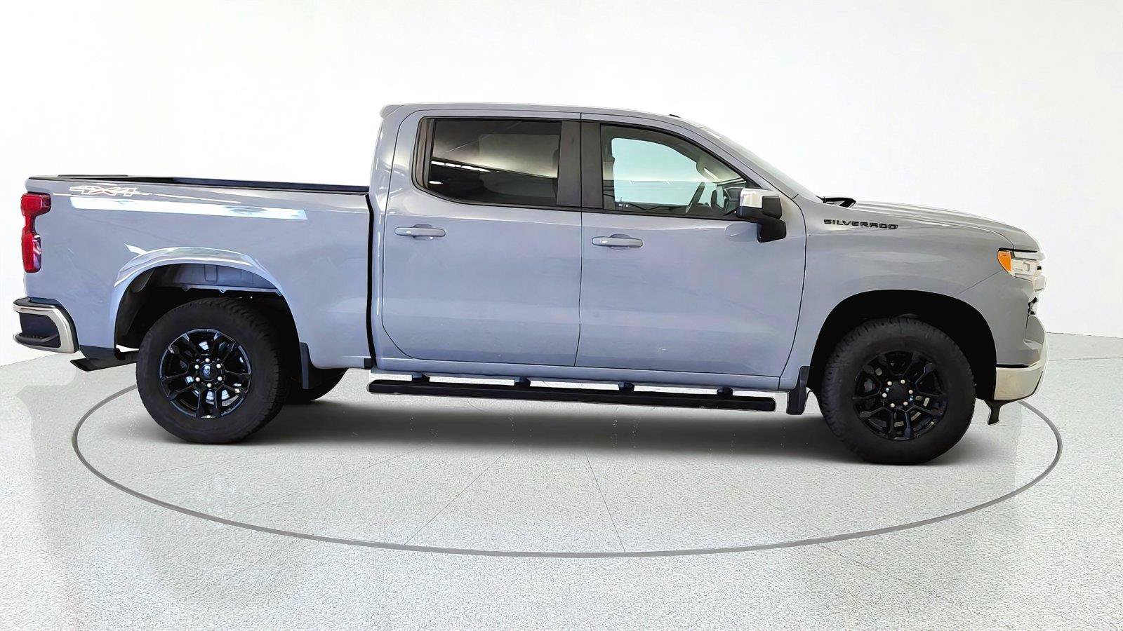 Used 2024 Chevrolet Silverado 1500 LT AWD/4WD image 10