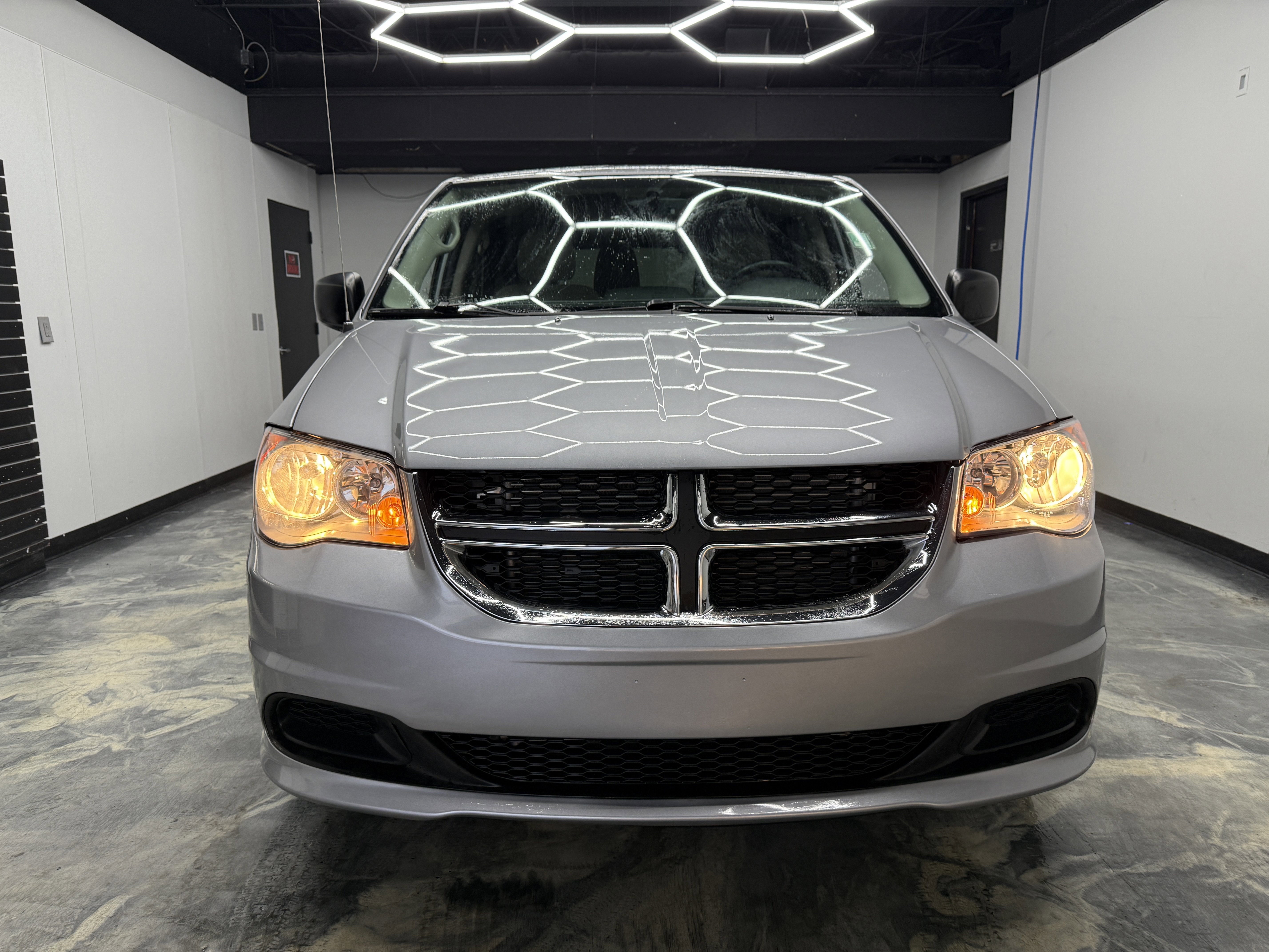 Used 2017 Dodge Grand Caravan SE w/ Power Window Group image 7