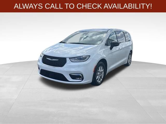 Used 2024 Chrysler Pacifica Touring-L FWD image 3
