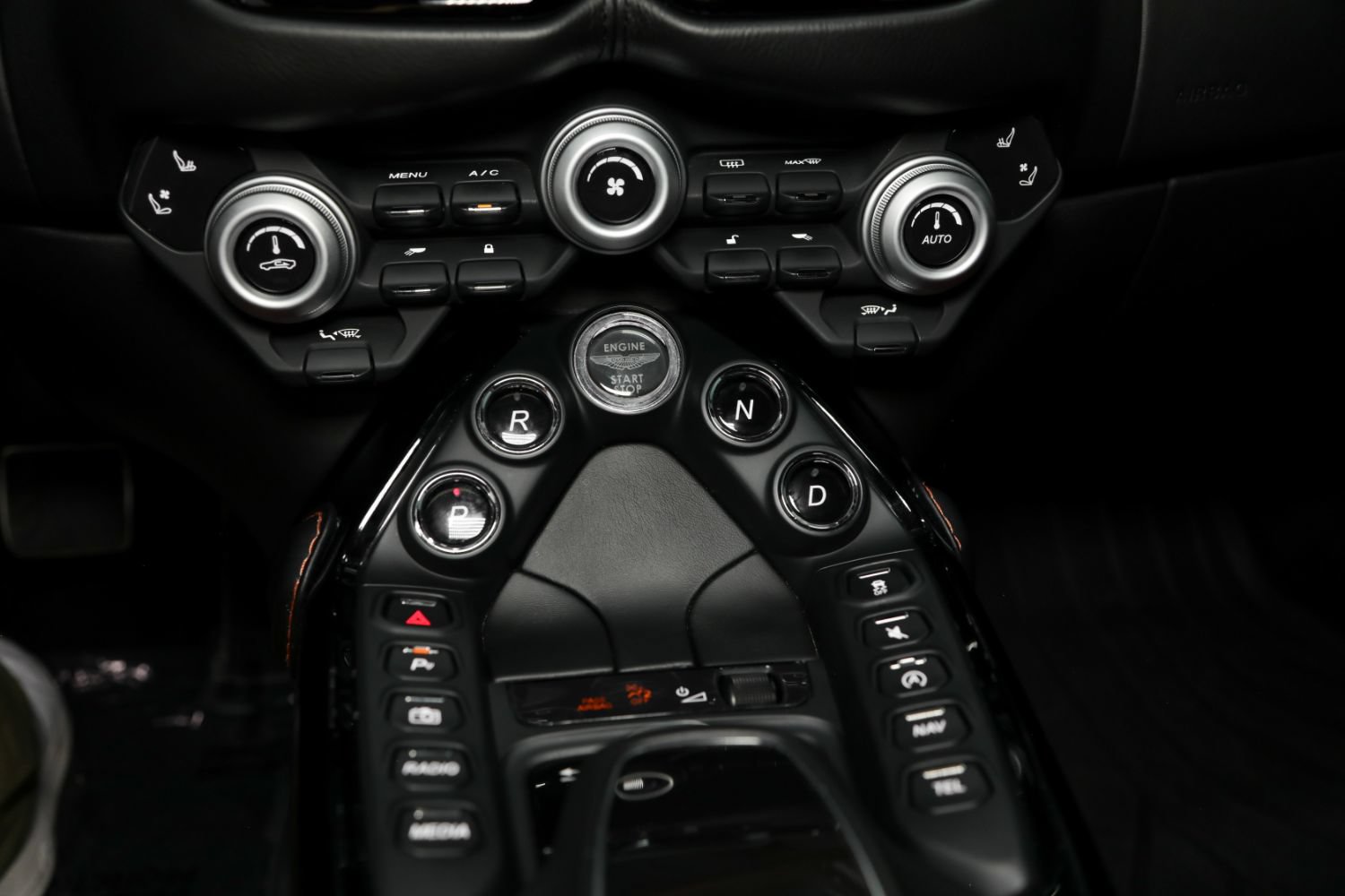 Used 2019 Aston Martin V8 Vantage Coupe RWD image 42