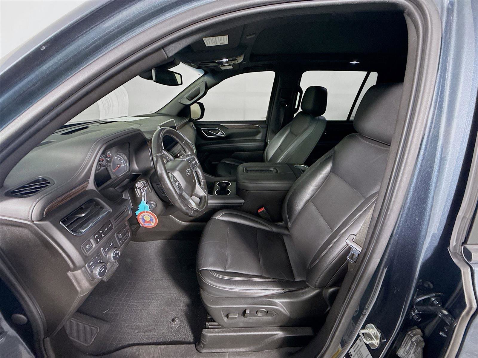 Used 2021 Chevrolet Tahoe Z71 w/ Luxury Package AWD/4WD image 2