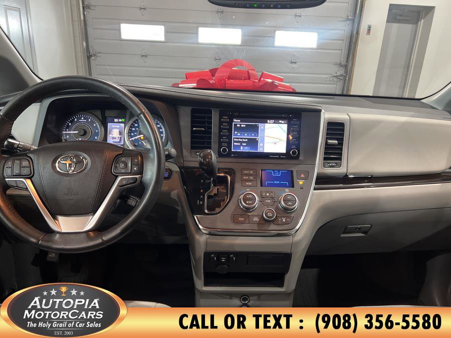 Used 2019 Toyota Sienna XLE image 29