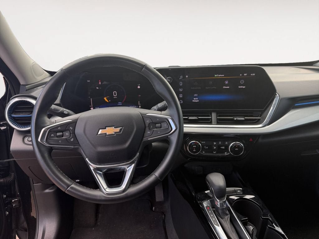 Certified 2025 Chevrolet Trax LT w/ LT Convenience Package FWD image 12