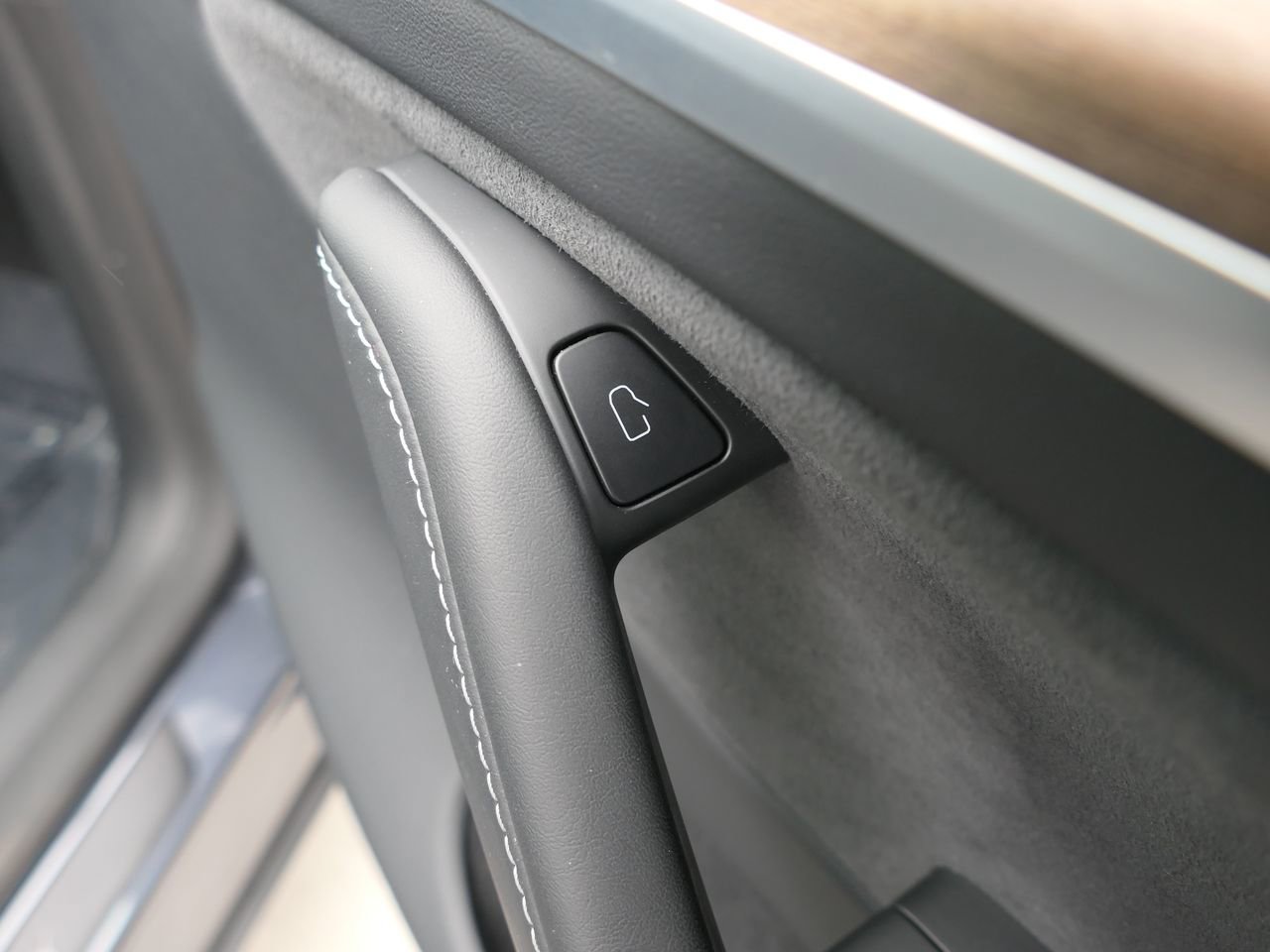 Used 2023 Tesla Model Y Long Range image 24