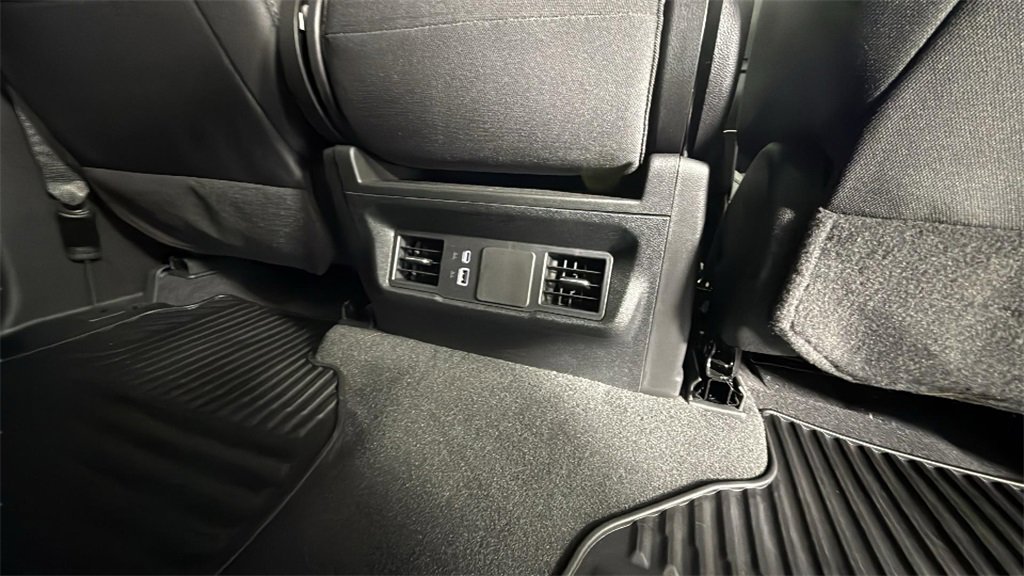 Certified 2024 Chevrolet Silverado 1500 Custom image 30