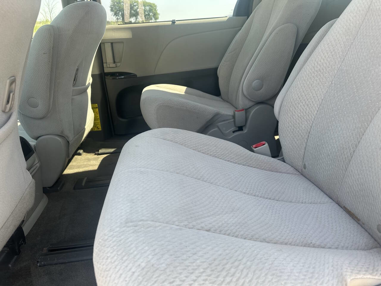 Used 2012 Toyota Sienna LE image 4